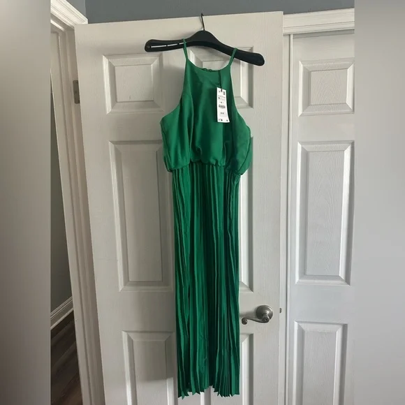 green emerald velvet dress Women's Oversized Sweatshirt Mini Dress Long Sleeve Ruffle Hem Patchwork  Pullover Tops Flowy Pleated Shirt Dresses (Small,Green) at Amazon Women's  Clothing store main image 1